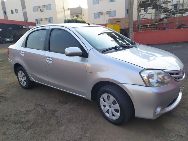 VENDO ETIOS SEDAN X