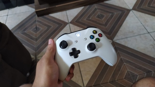 Xbox One S 500g + 2 Controles + FIFA19