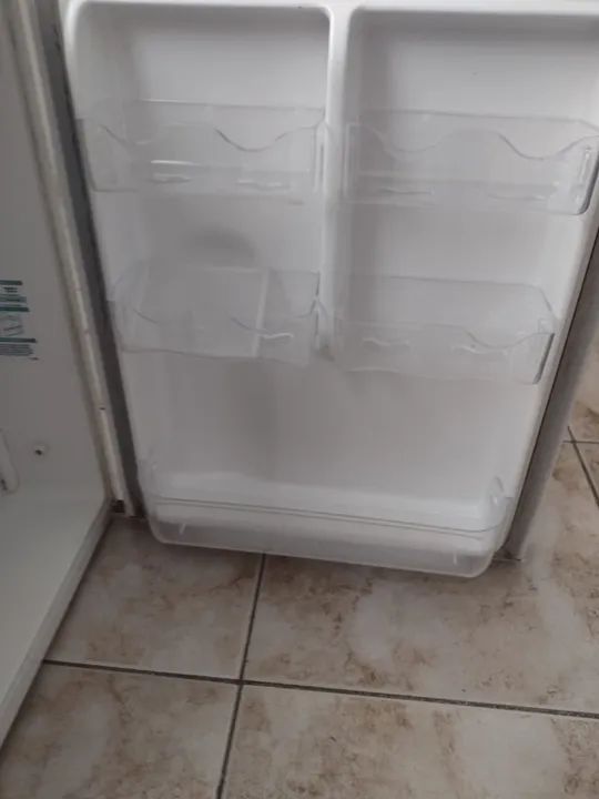 Frigobar Electrolux 79L RE 82 - Foto 2