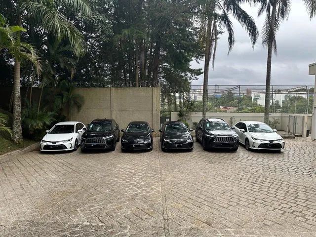 Alugo Corolla híbrido p Uber 