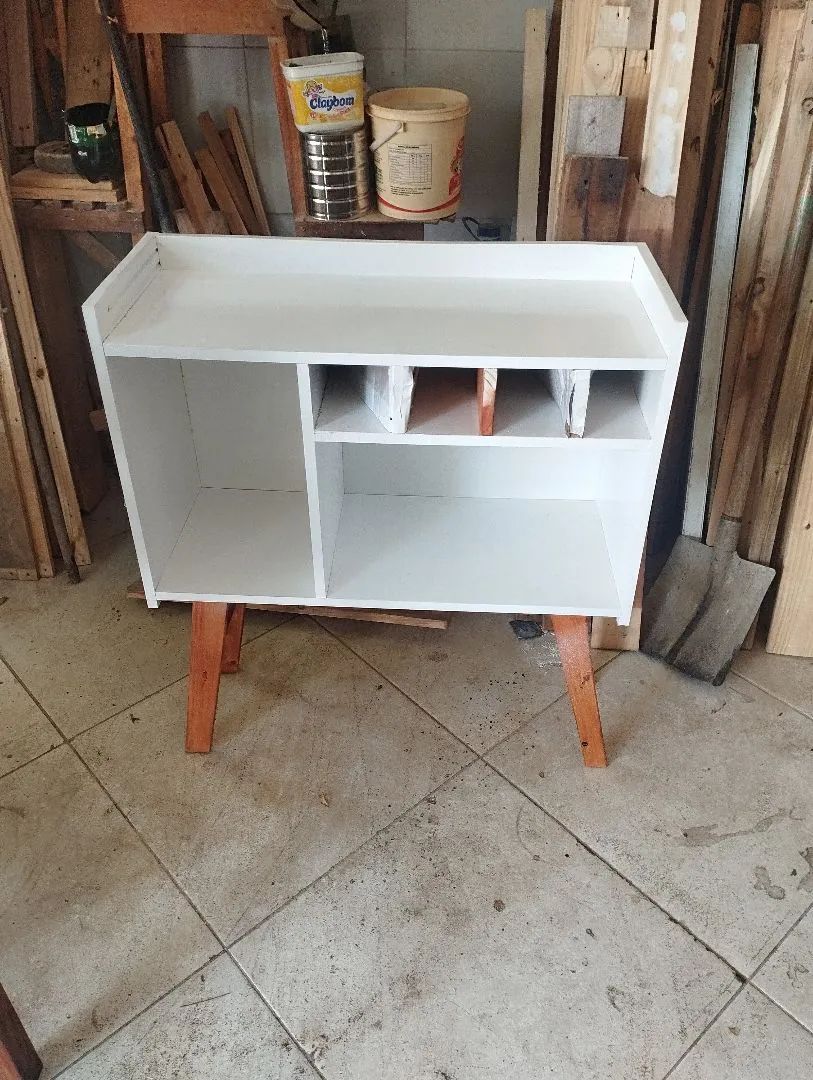 Armário de madeira com prateleiras - Foto 3