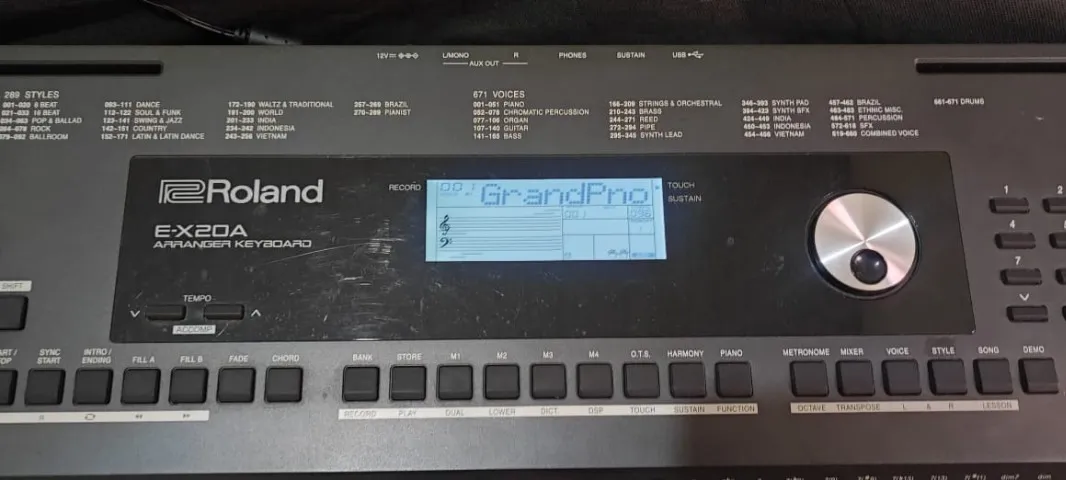 Vendo Teclado Roland EX-20A, Bem Conservado, Alguns Arranhões, Funcionando Perfeitamente.