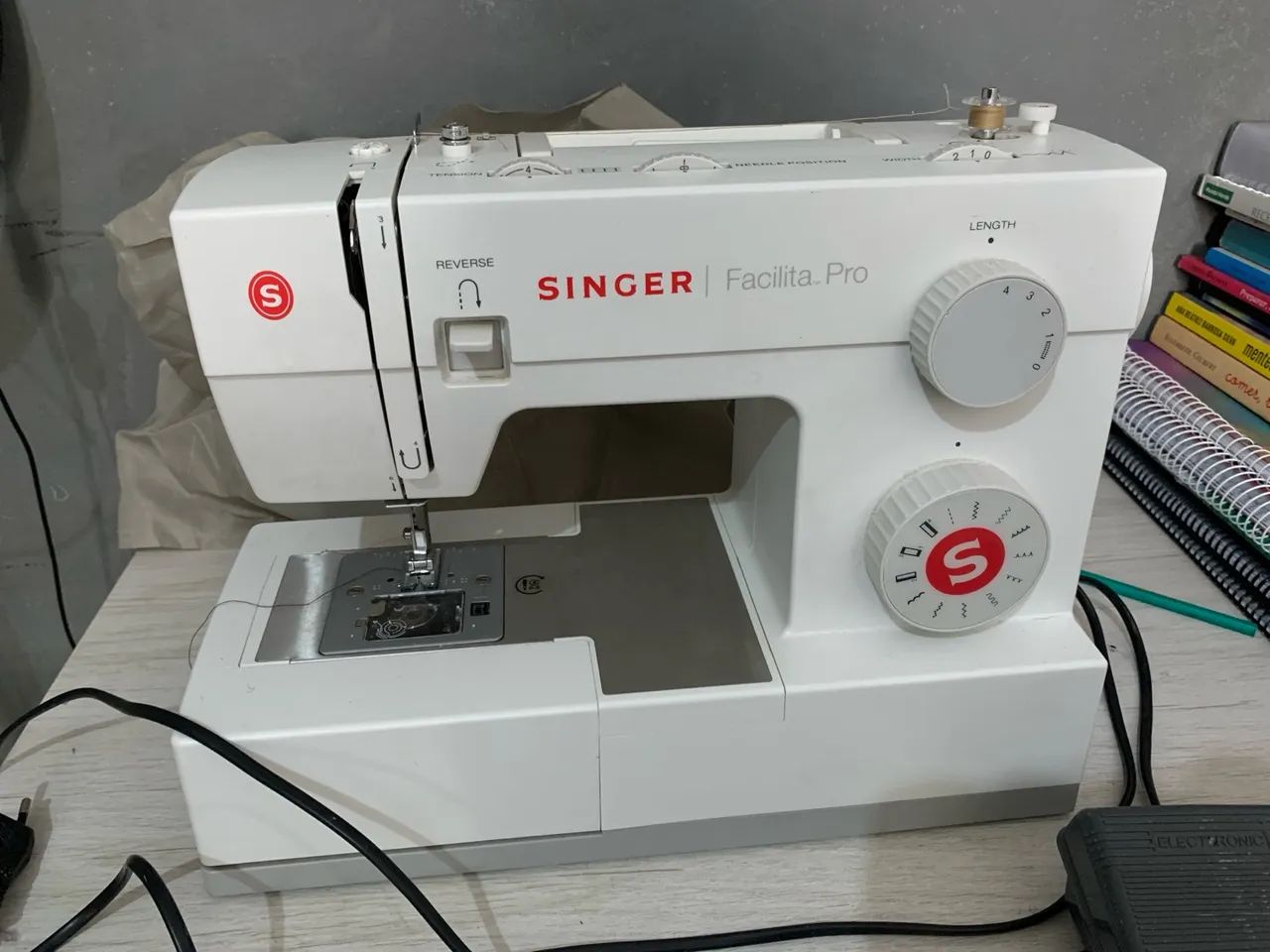 Máquina de Costura Singer Facilita. Pro