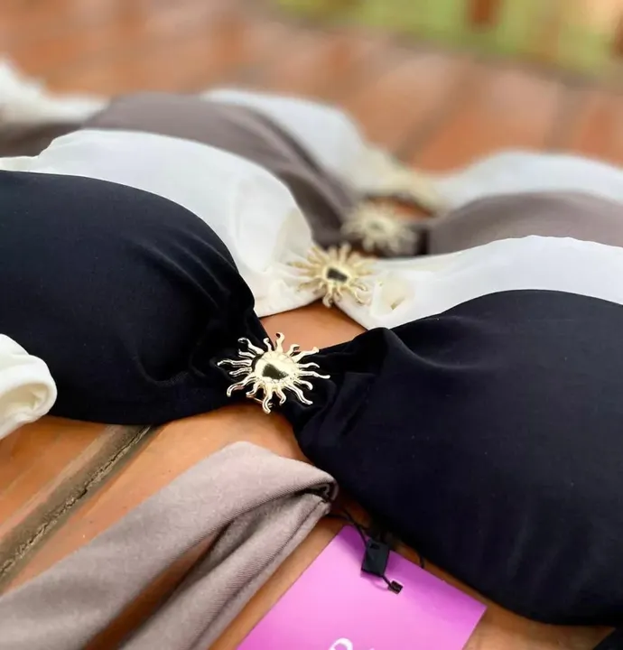 Biquíni Preto com Detalhes Dourados