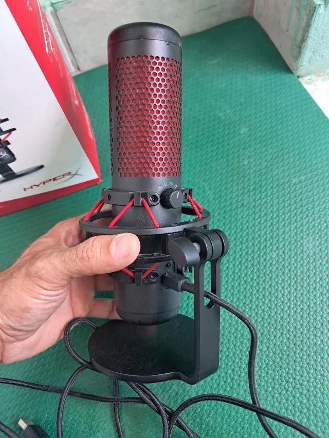 Microfone HyperX QuadCast + Suporte para mesa (Ambos usados) em bom estado - Foto 2