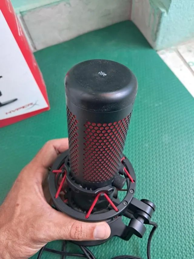 Microfone HyperX QuadCast + Suporte para mesa (Ambos usados) em bom estado - Foto 3