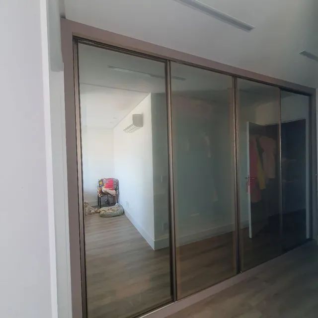 Closet com portas vidros 