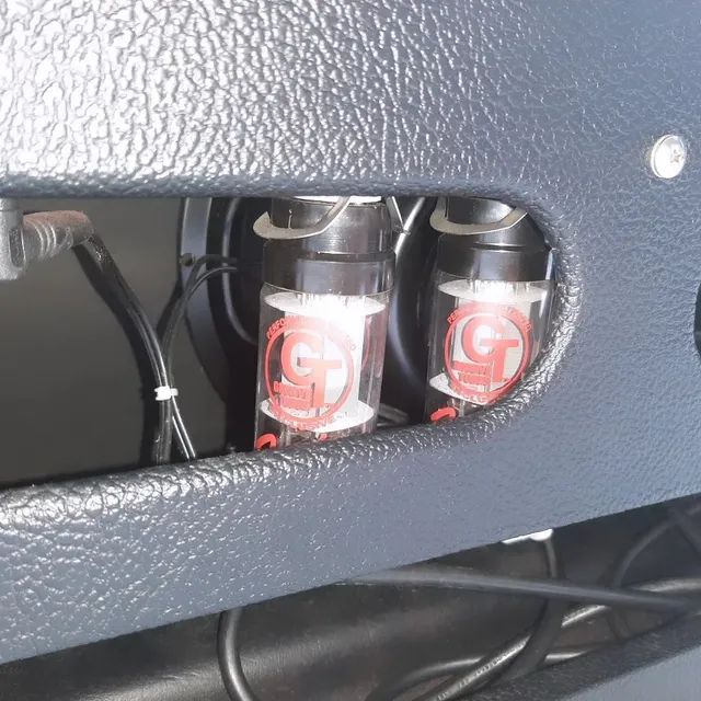Amplificador Fender Hot Rod De Luxe, 40w valvulado Made in Mexico - Foto 3