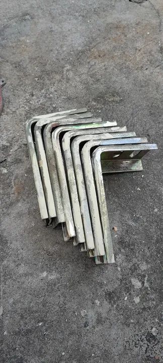 Cantoneiras de Metal 