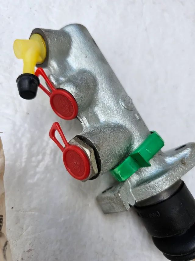 JCB retroescavadeira cilindro mestre freio novo 15920402 - Foto 3