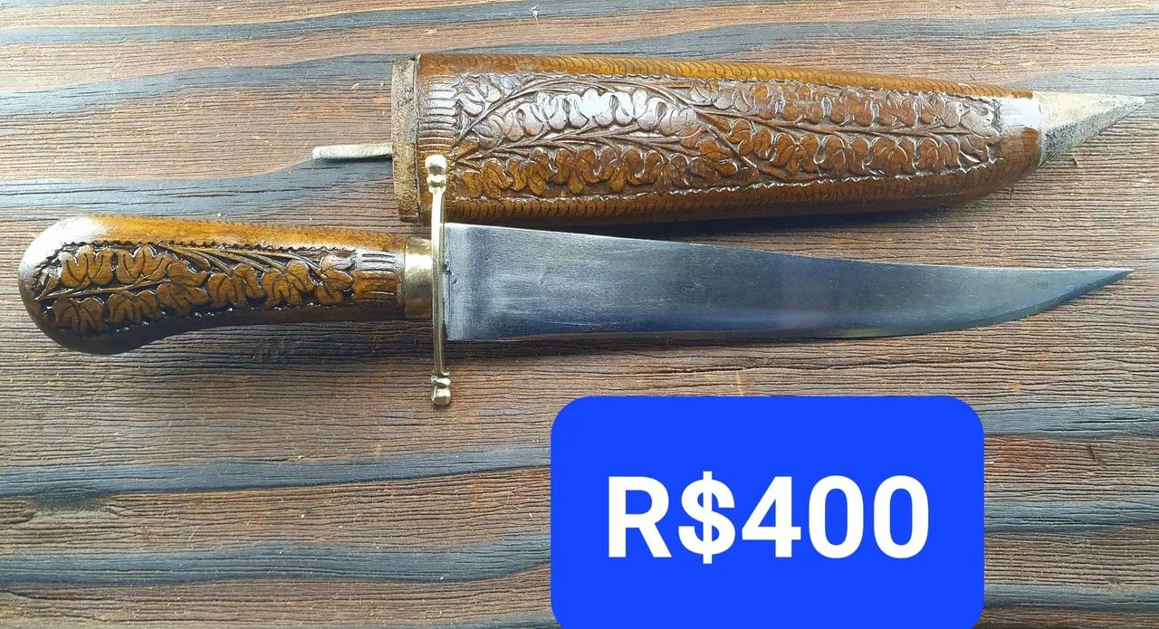 Faca indiana antiga de madeira com bainha