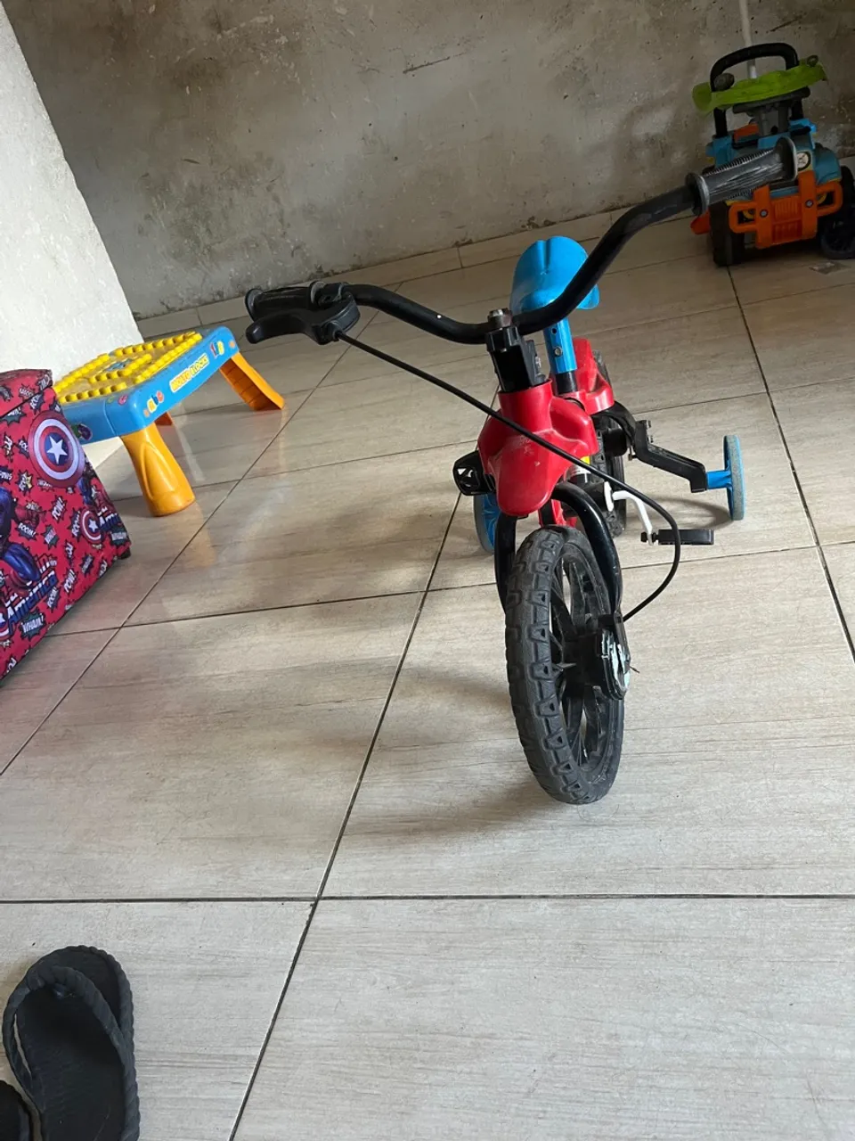 Bicicleta Infantil Vermelha com Rodinhas