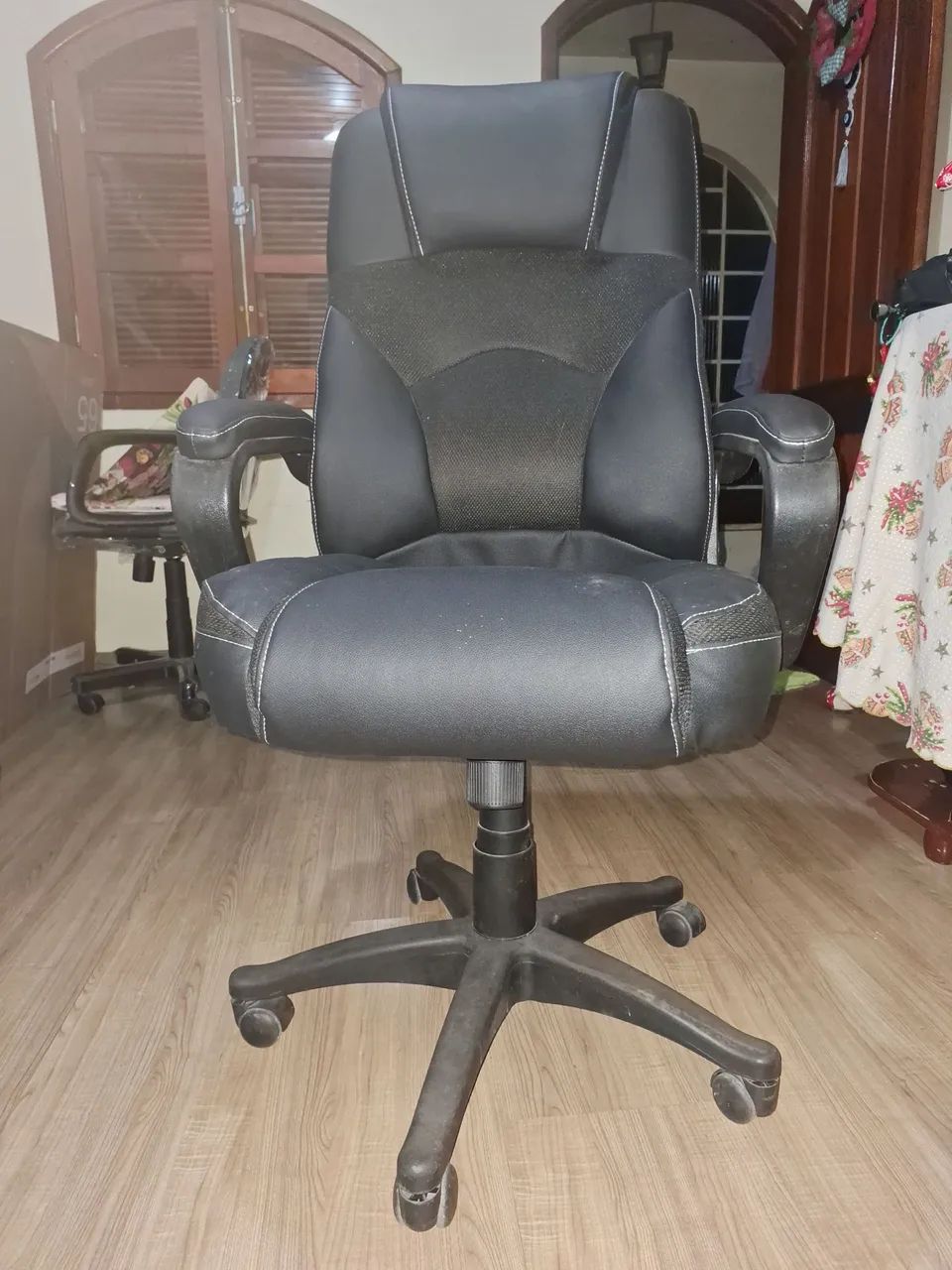 Cadeira giratória Preta - Conforto e Estilo - Foto 2