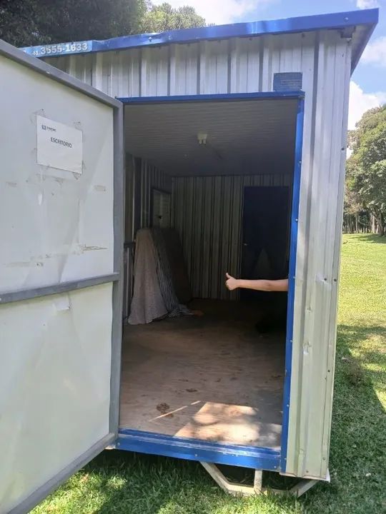 Container 6x2,20 com 2,50 de altura, com 02 janelas e 01 banheiro completo - Foto 3