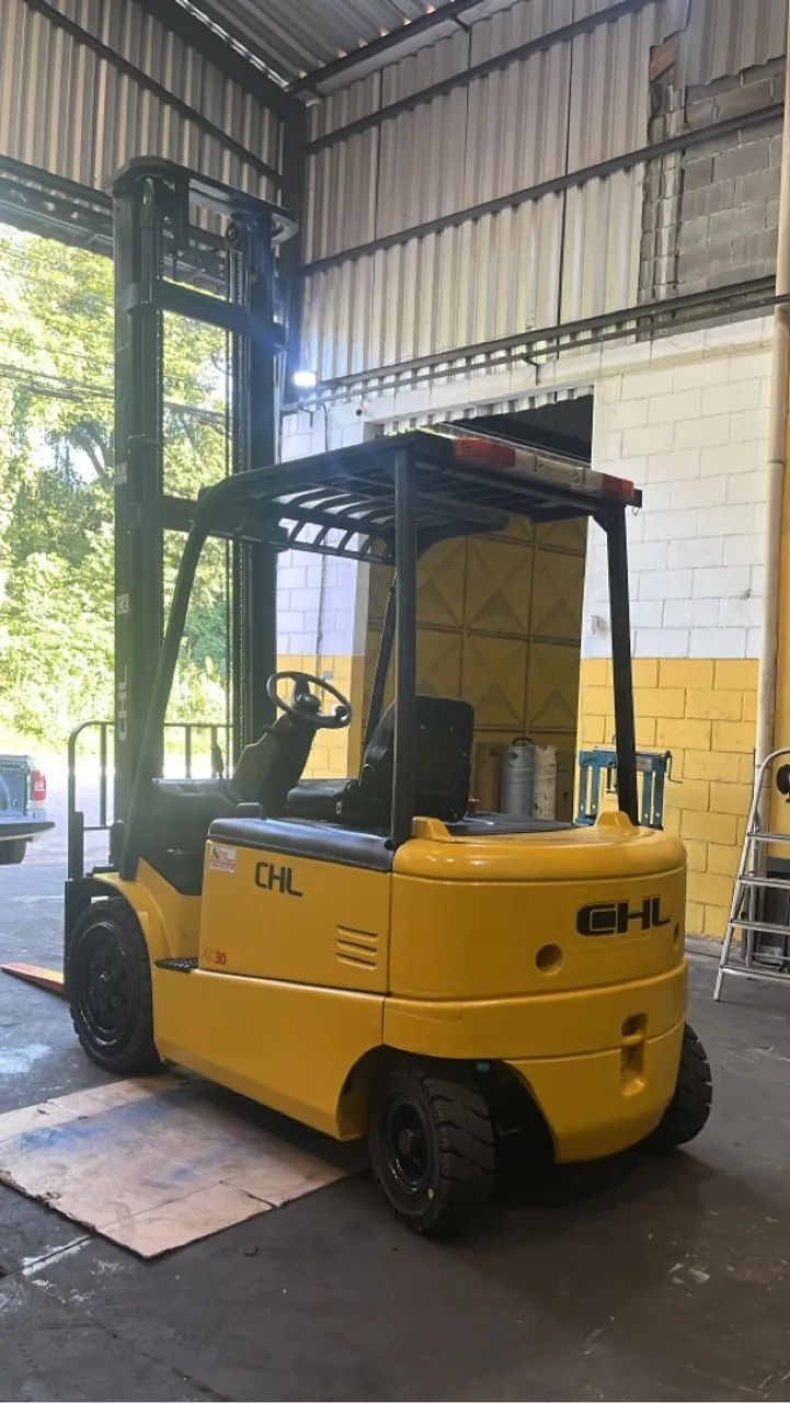 Empilhadeira CHL contrabalanceada 3TN elevação duplex 6 metros  - Foto 2