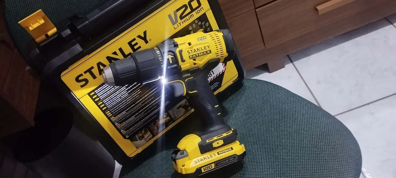 Parafusadeira e Furadeira de Impacto Stanley