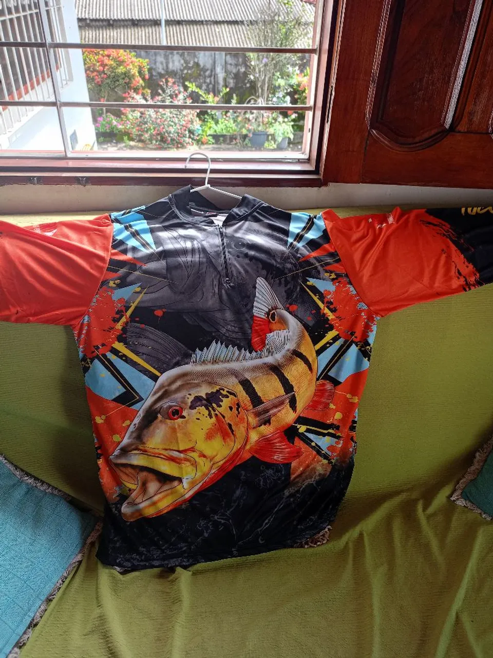 Camisa de Pesca com Estampa de Peixe