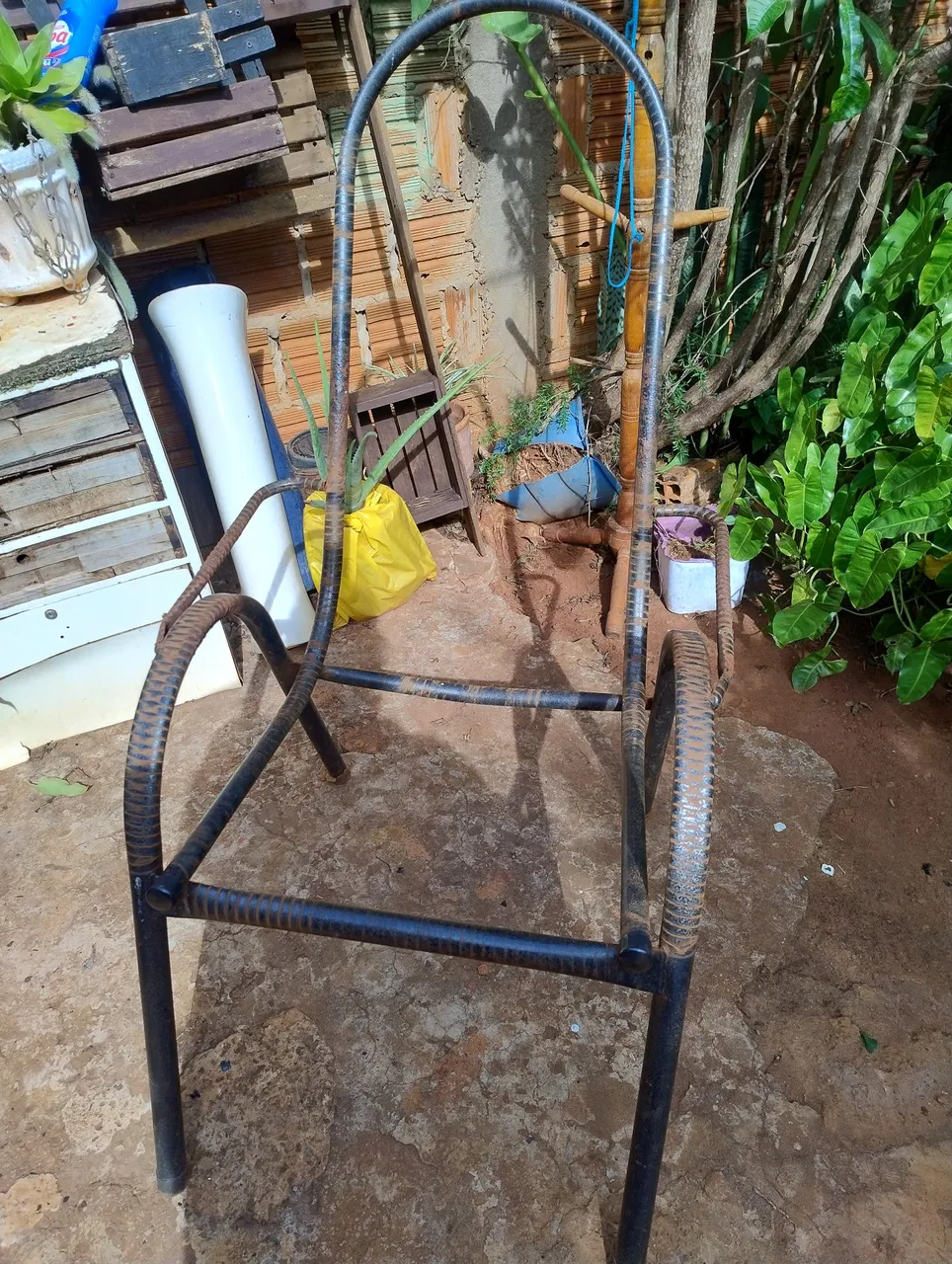 Cadeira de metal artesanal