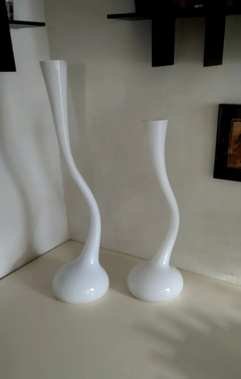 Belíssimo Par de Vasos de Cristal Murano Brancos com Design Curvilíneo - Foto 3
