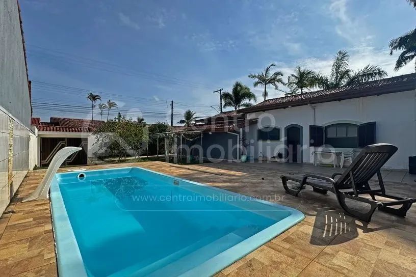 CASA à venda com piscina e 3 quartos em Peruíbe, no bairro Parque Balneario Oasis - Foto 2