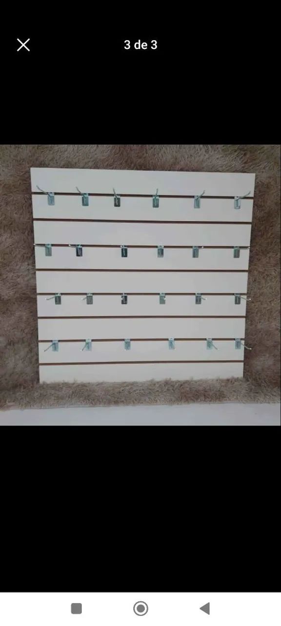 Painel expositor canaletado com ganchos