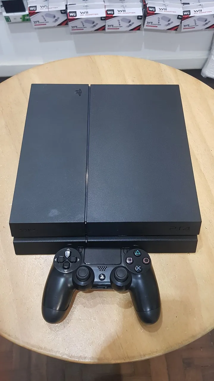 PlayStation 4 (PS4) - Console e Controle