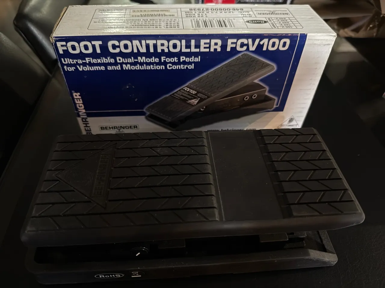 Controlador de Pé Behringer FCV100