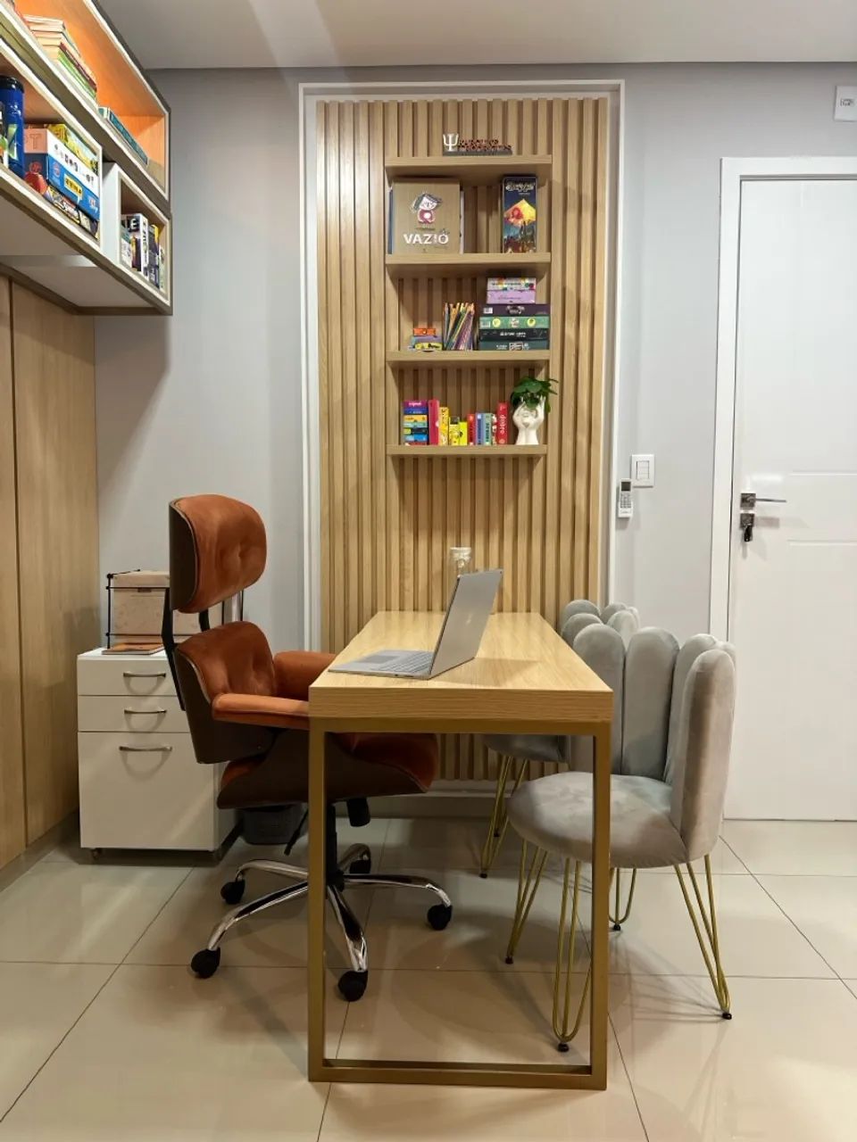 Vendo cadeira/ poltrona cinza, modelo p érola.  - Foto 2