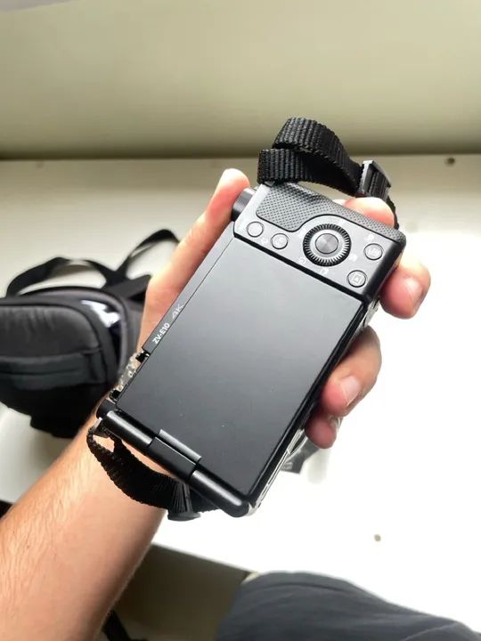 Camera Sony ZV-E10 4K + kit lens 16-50mm + sd card 64gb + case zerada - Foto 5