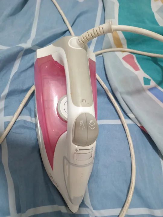 Ferro de Passar Roupa Britânia FB11KH - Foto 2