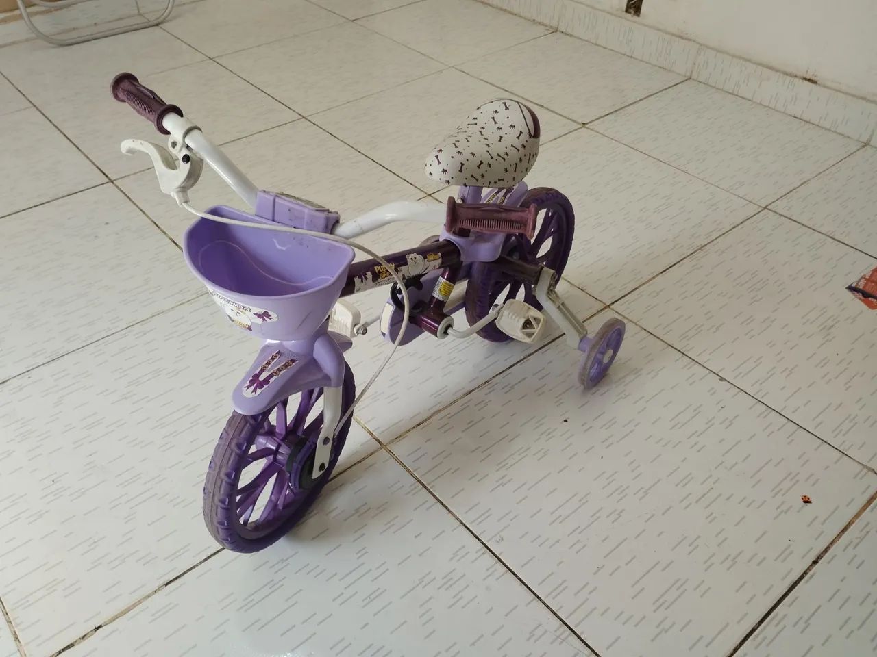 Bicicleta infantil na cor lilás