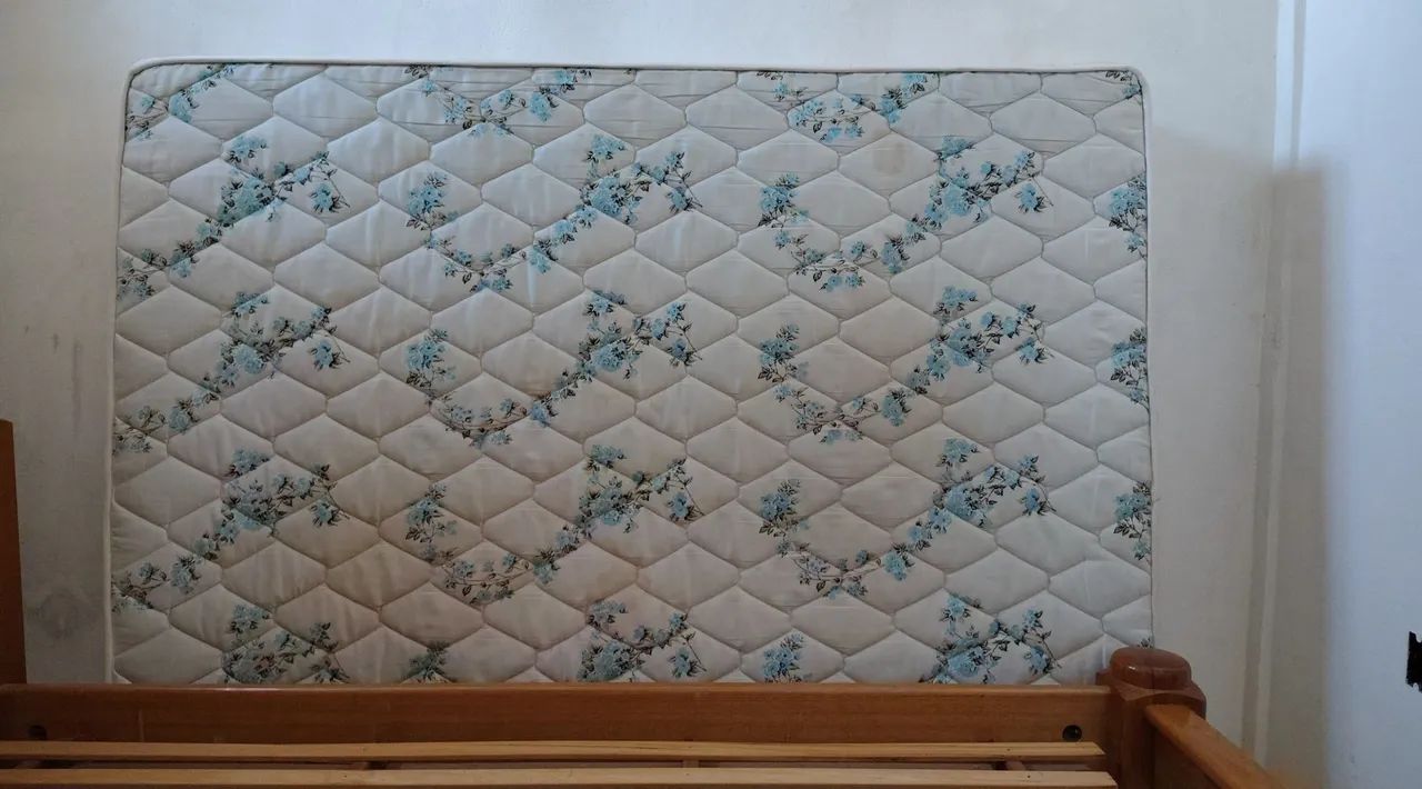 Cama de Madeira Maciça com Cabeceira Detalhada - Foto 5