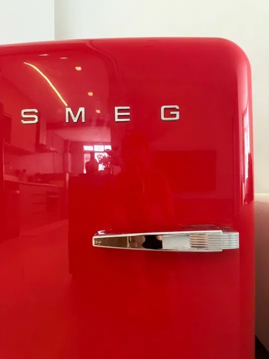 Frigobar original SMEG vermelho com freezer- 220V - Foto 3