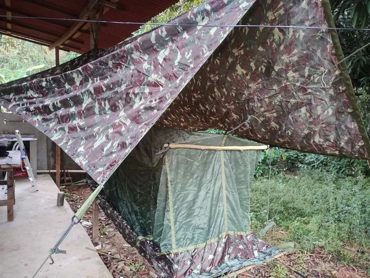 Rede para Acampamento, com Mosqueteiro e Teto - Impermeável e Resistente