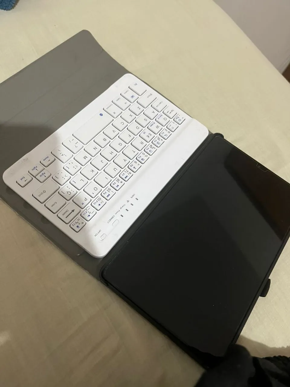 Vendo Tablet A7 lite e acompanha capa, teclado e película