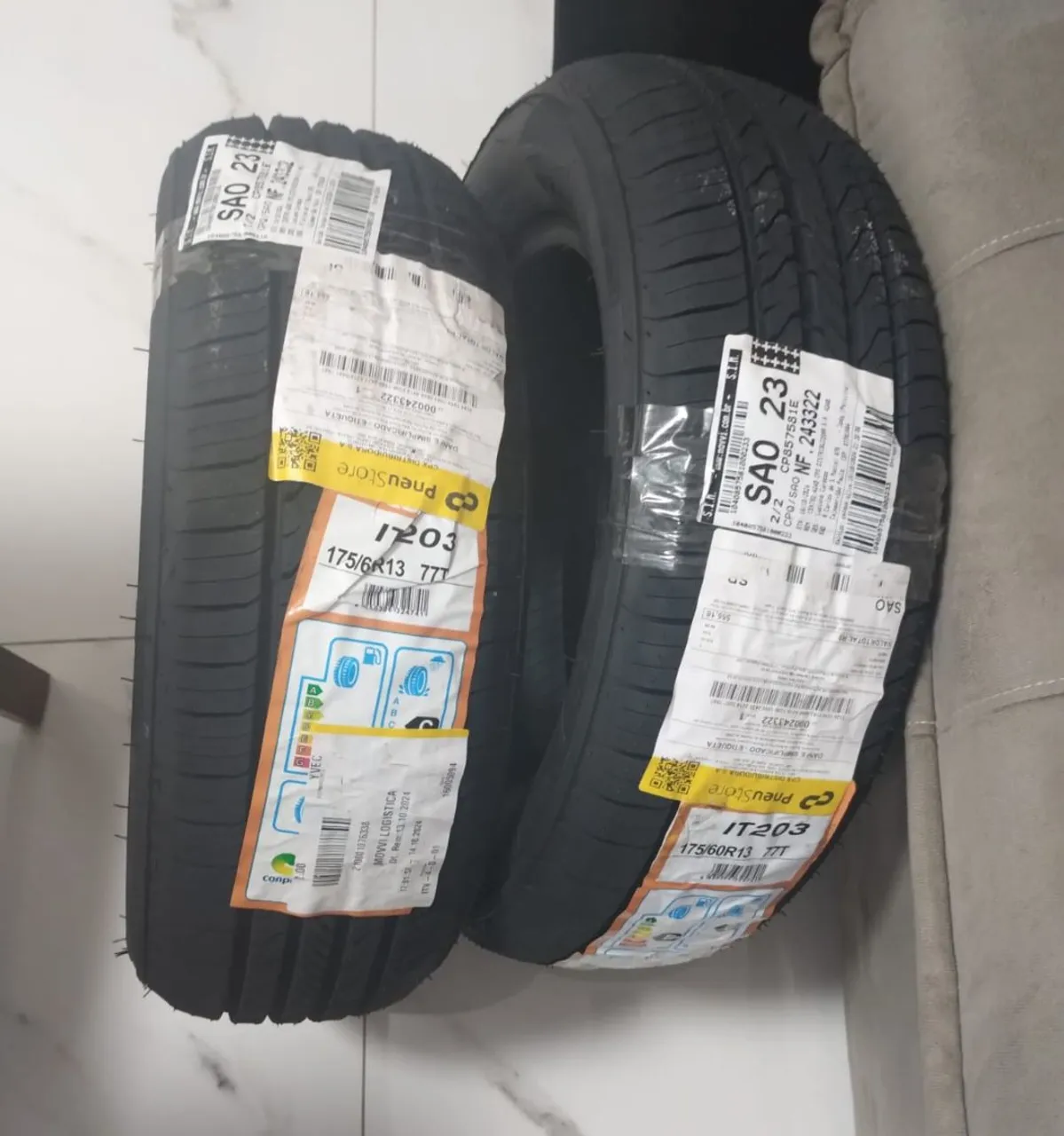 2 Pneus 175/60R13 Novos!