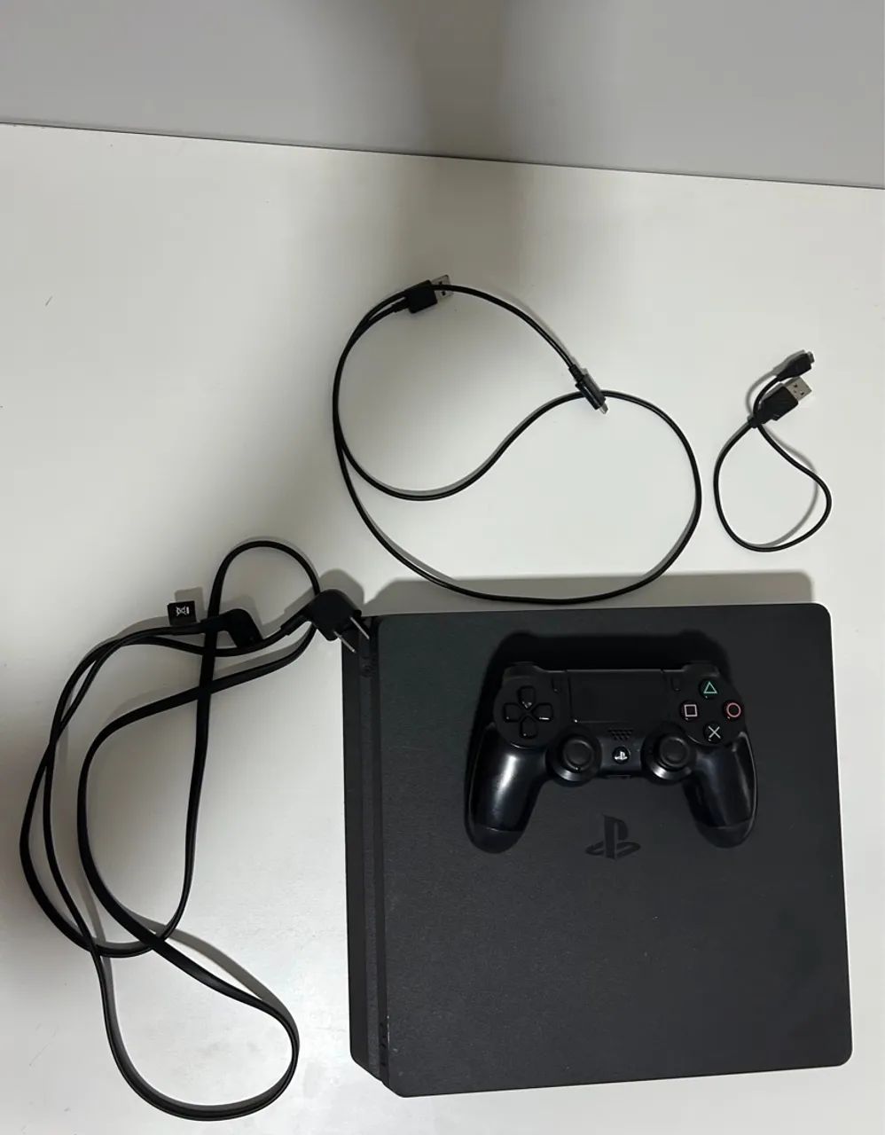 PS4 (PlayStation 4) Slim.