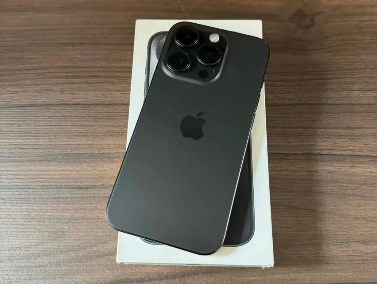 iPhone 15 pro 256GB - Semi novo bateria 87% Loja física com Garantia .. Chama no WhatsApp