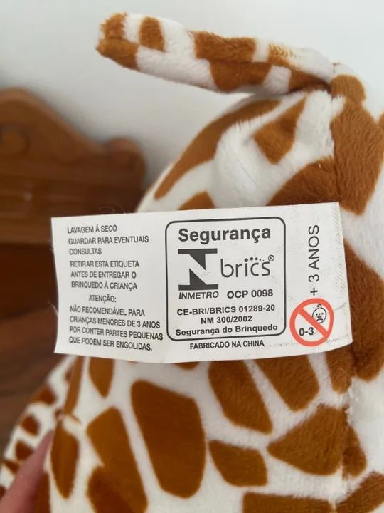 GIRAFA DE PELÚCIA SENTADA 35CM - Foto 5
