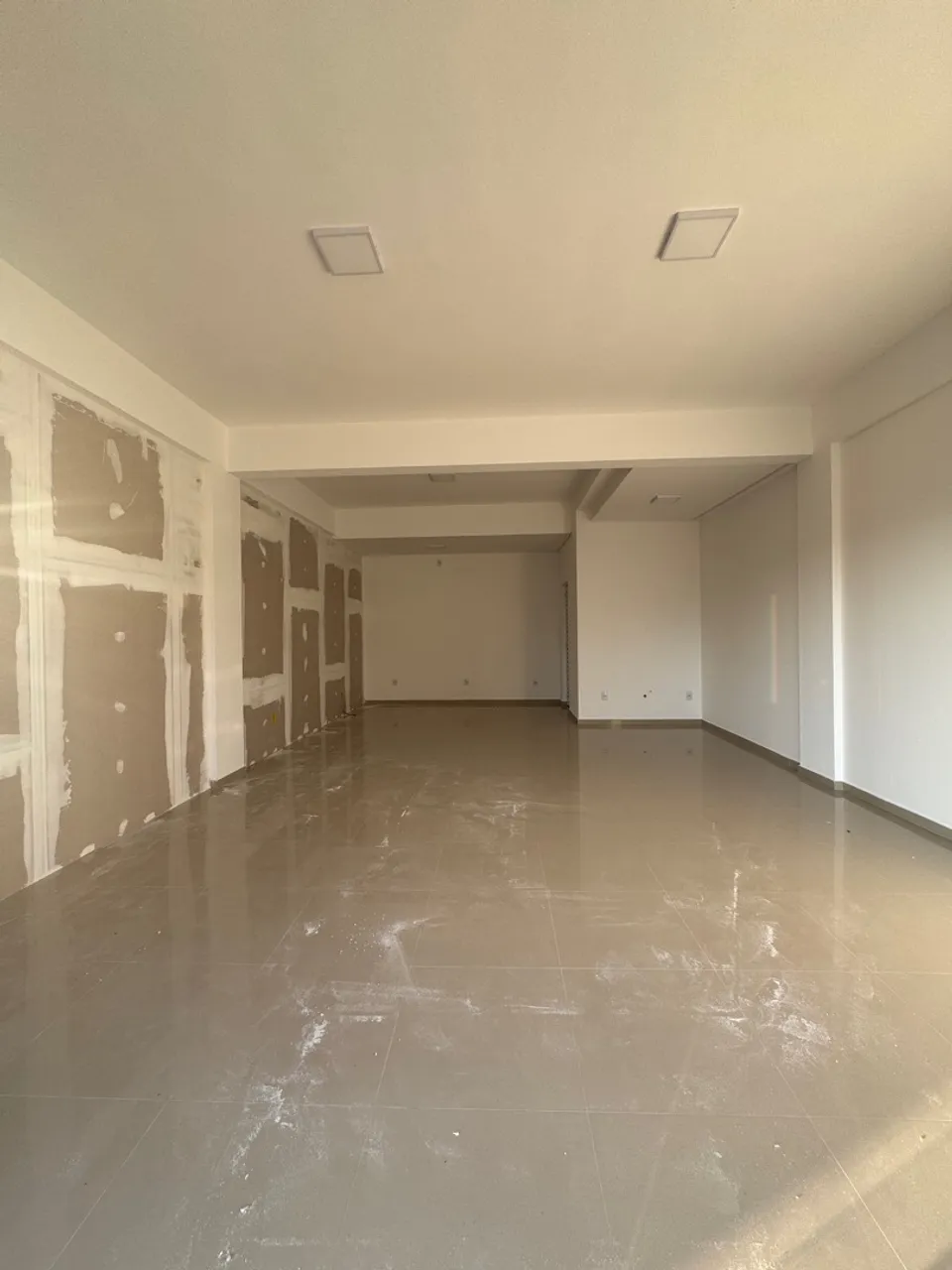 Sala Comercial com 50m2 em Santo Amaro da Imperatriz
