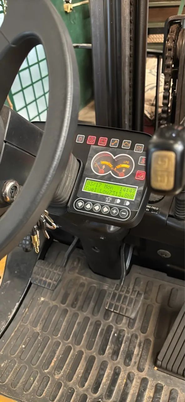 Empilhadeira CLARK C25L - Foto 2