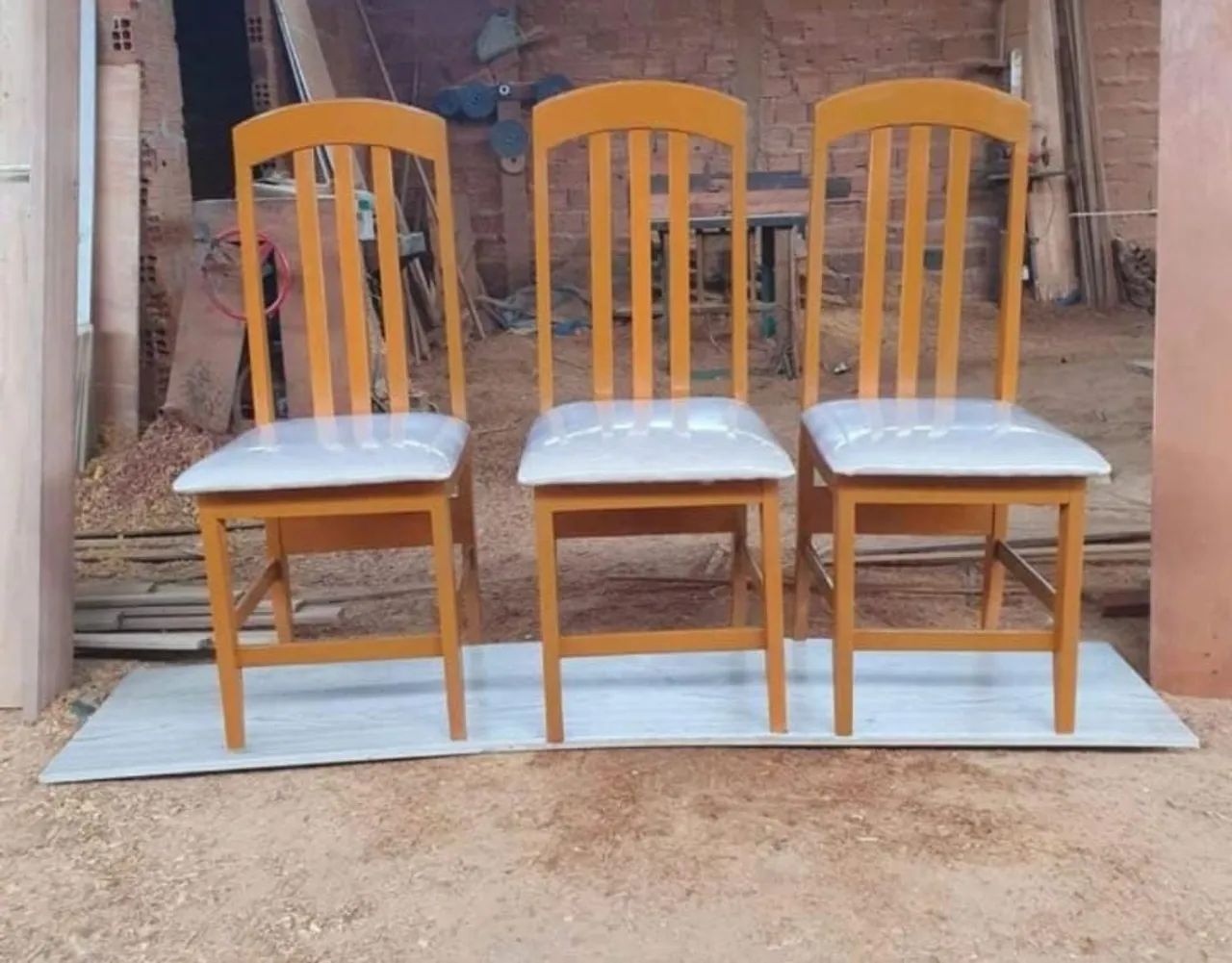 Conjunto de Cadeiras de Jantar em Madeira - Foto 2
