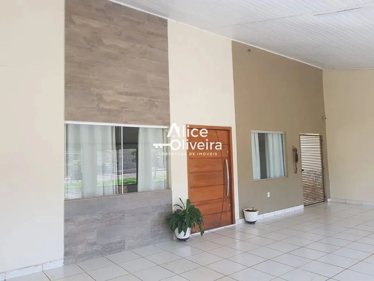Casa à Venda com 3 quartos, 2 banheiros, 3 vagas e 275m² por R$ 430.000