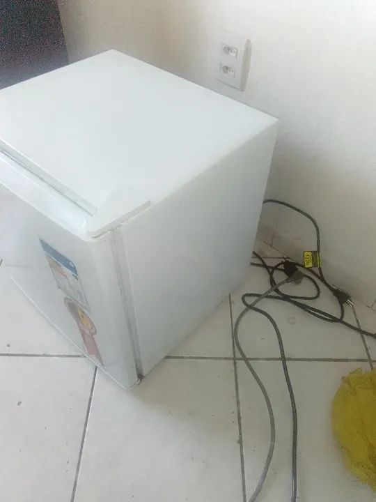 Geladeira Midea 45 Litros 127 V - Foto 4