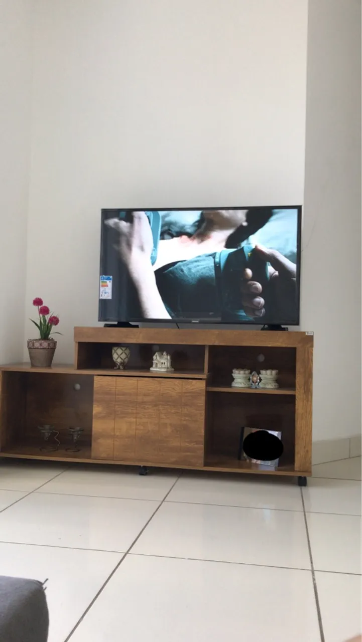 Rack para TV em madeira com design moderno
