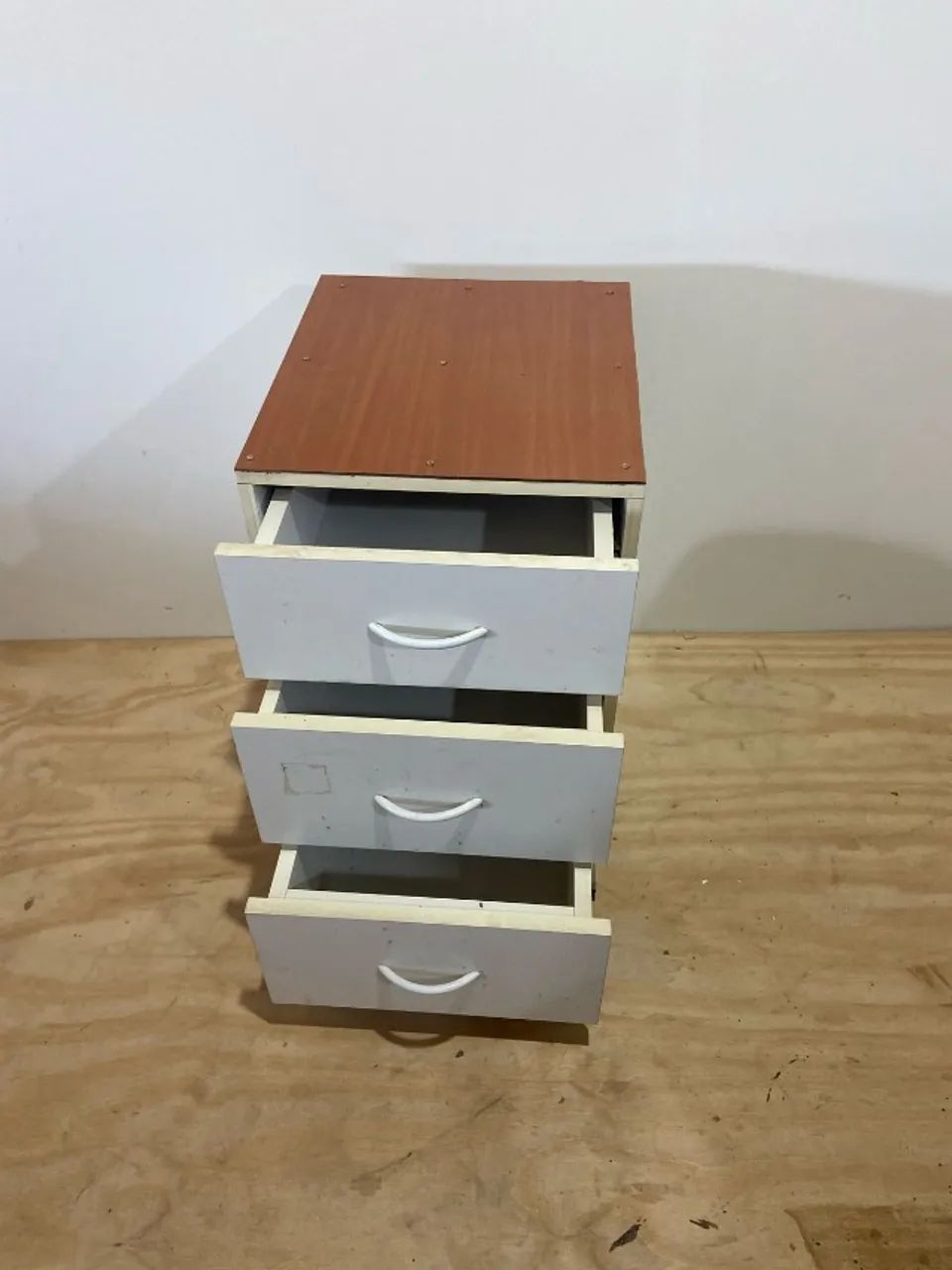 Gaveteiro com rodinhas, de 3 portas. - Foto 2