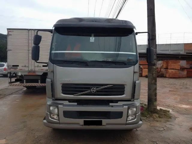 VOLVO VM 260 8X2 CARROCERIA ANO 2010 - Foto 2