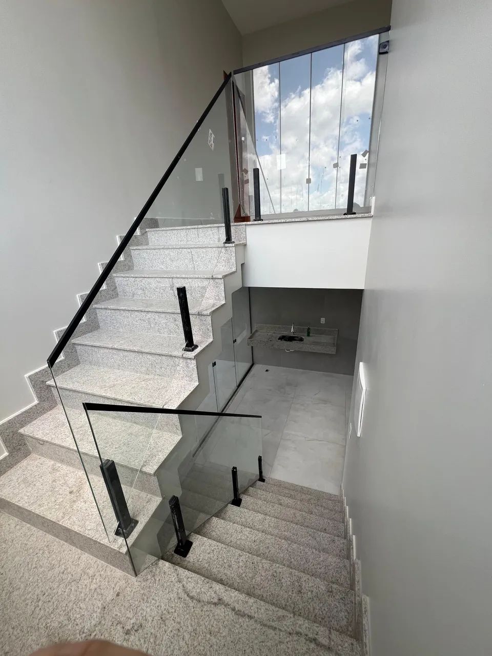 JARDIM DAS MANGUEIRAS  CASA DE 160 METROS QUADRADOS, 3 SUÍTES E 4 BANHEIROS - Foto 5