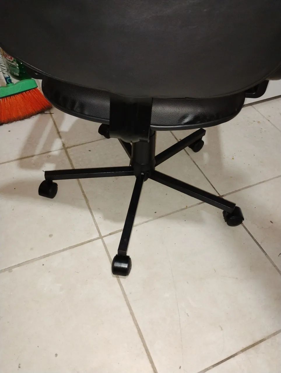 Cadeira de Escritório Giratória com Rodinhas - Foto 3