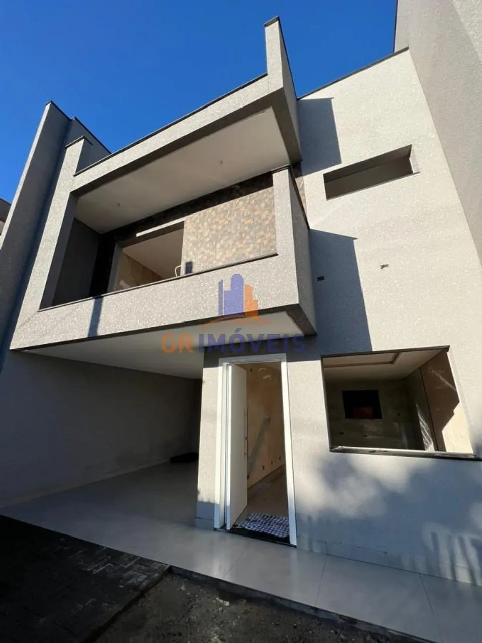 Sobrado para Venda em Pinhais, Centro, 3 dormitórios, 1 suíte, 4 banheiros, 2 vagas